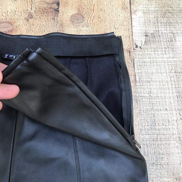 V Ery J leather like pants. - Picture 5 of 7